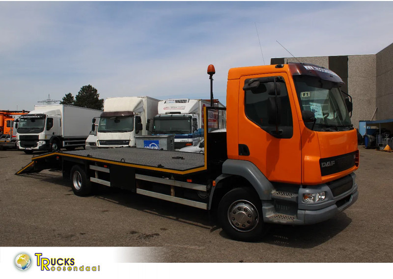 DAF LF 55.220 + HYDROLIC RAMPS + MANUAL - Camião transporte de veículos: foto 1 DAF LF 55.220 + HYDROLIC RAMPS + MANUAL - Camião transporte de veículos: foto 1