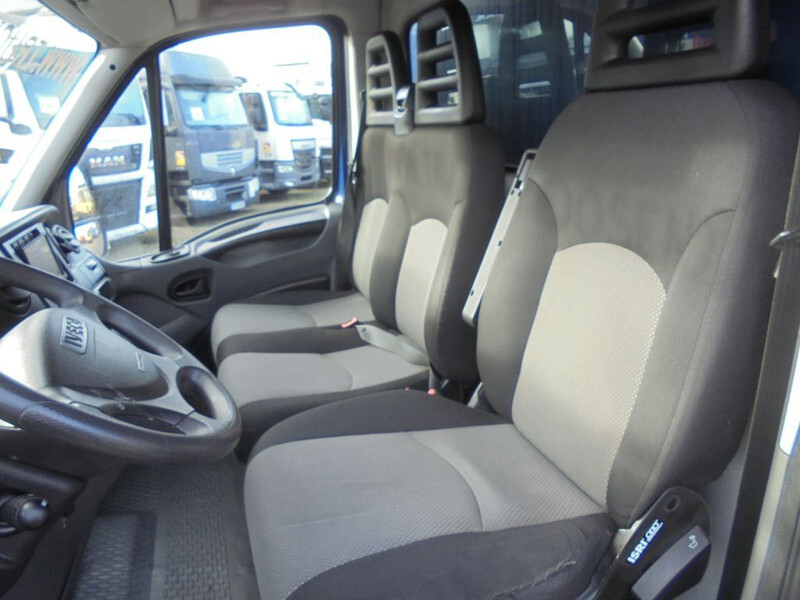 Iveco Daily 40C17 + Euro 5 + Dhollandia Lift + Clickstar - Carrinha de contentor: foto 4 Iveco Daily 40C17 + Euro 5 + Dhollandia Lift + Clickstar - Carrinha de contentor: foto 4