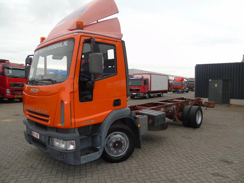 Iveco Eurocargo 120E18 + MANUAL - Camião chassi: foto 2 Iveco Eurocargo 120E18 + MANUAL - Camião chassi: foto 2
