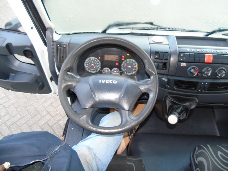 Iveco Eurocargo 80E18 + 3 SEATS - Camião furgão: foto 4 Iveco Eurocargo 80E18 + 3 SEATS - Camião furgão: foto 4