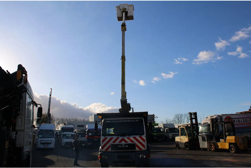 MAN 14.224 + EURO 2 + PTO + EFFER 95 / 2S + 11.5meter platform - Camião grua: foto 3 MAN 14.224 + EURO 2 + PTO + EFFER 95 / 2S + 11.5meter platform - Camião grua: foto 3