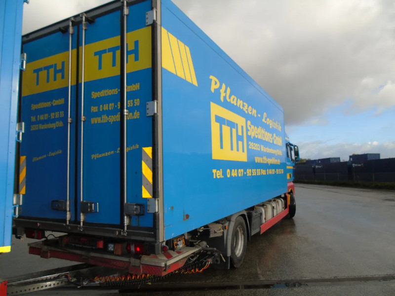 MAN TGA 18.400 + combi + lift + euro 5 + 2.70 - Camião furgão: foto 3 MAN TGA 18.400 + combi + lift + euro 5 + 2.70 - Camião furgão: foto 3