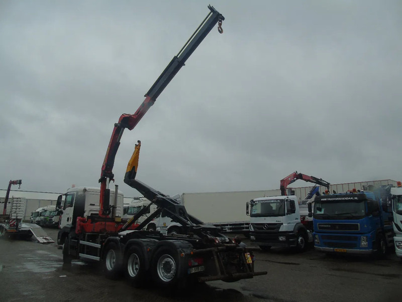 MAN TGS 35.440 + PALFINGER 24500 + 8X4 + EURO 5 + REMOTE - Camião grua: foto 4 MAN TGS 35.440 + PALFINGER 24500 + 8X4 + EURO 5 + REMOTE - Camião grua: foto 4