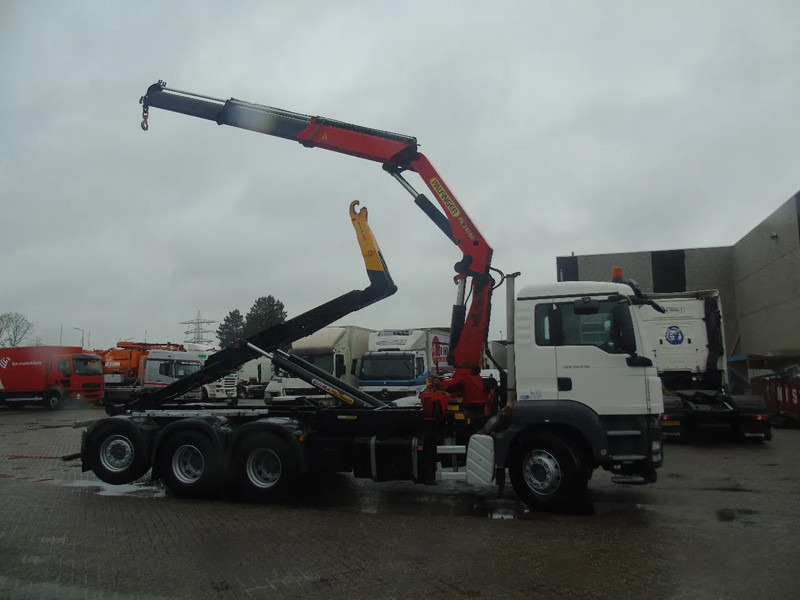 MAN TGS 35.440 + PALFINGER 24500 + 8X4 + EURO 5 + REMOTE - Camião grua: foto 3 MAN TGS 35.440 + PALFINGER 24500 + 8X4 + EURO 5 + REMOTE - Camião grua: foto 3