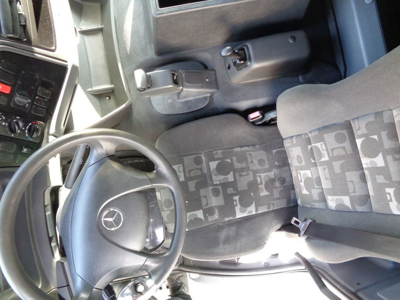 Mercedes-Benz AXOR 1823 + Dhollandia Lift - Camião furgão: foto 5 Mercedes-Benz AXOR 1823 + Dhollandia Lift - Camião furgão: foto 5