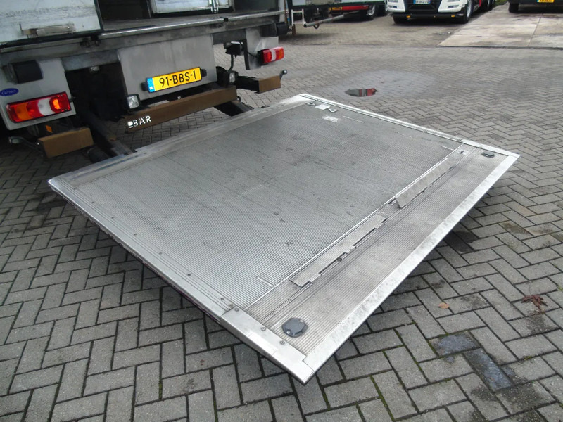 Mercedes-Benz Antos 1924 + EURO 6 + CARRIER 950 MT - Camião frigorífico: foto 5 Mercedes-Benz Antos 1924 + EURO 6 + CARRIER 950 MT - Camião frigorífico: foto 5