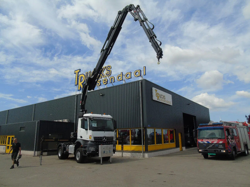 Mercedes-Benz Arocs 2051 + 4X4 + HIAB 302 E6 / JIB 70 X 4 + 10 EXTENTSIONS (512hours) - Camião grua: foto 3 Mercedes-Benz Arocs 2051 + 4X4 + HIAB 302 E6 / JIB 70 X 4 + 10 EXTENTSIONS (512hours) - Camião grua: foto 3