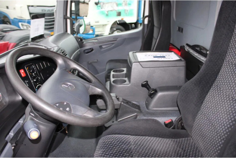 Mercedes-Benz Atego 1018 + LIFT - Camião furgão: foto 3 Mercedes-Benz Atego 1018 + LIFT - Camião furgão: foto 3