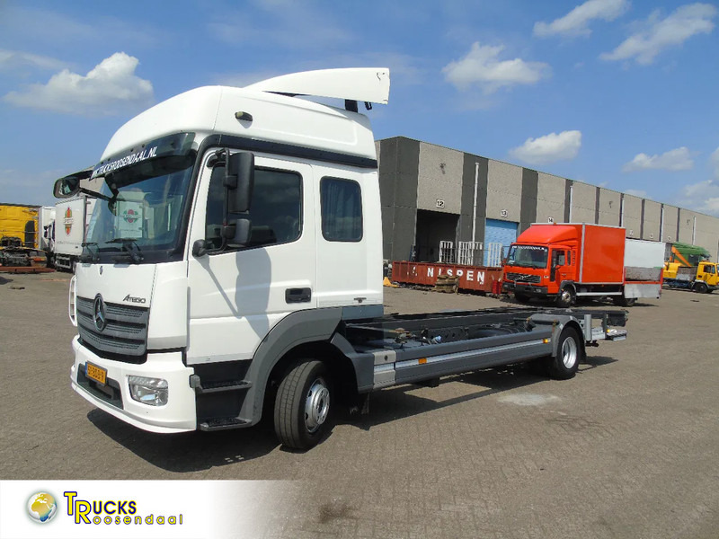 Camião transportador de contêineres/ Caixa móvel Mercedes-Benz Atego 1218 + EURO 6 + 5 PERS + BDF + LIFT: foto 1