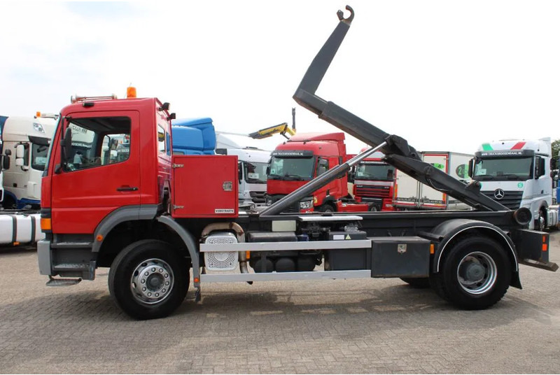 Mercedes-Benz Atego 1923 + HOOK SYSTEM + EURO 2 - Camião polibenne: foto 2 Mercedes-Benz Atego 1923 + HOOK SYSTEM + EURO 2 - Camião polibenne: foto 2