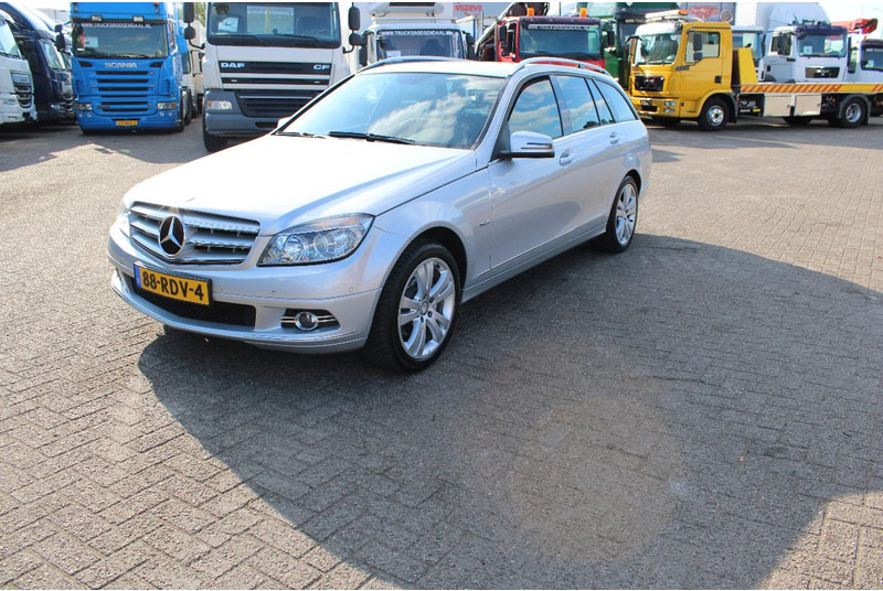 Mercedes-Benz C-Klasse 250 / AUT / CRUISE CONTROL / HEATING - Automóvel: foto 2 Mercedes-Benz C-Klasse 250 / AUT / CRUISE CONTROL / HEATING - Automóvel: foto 2