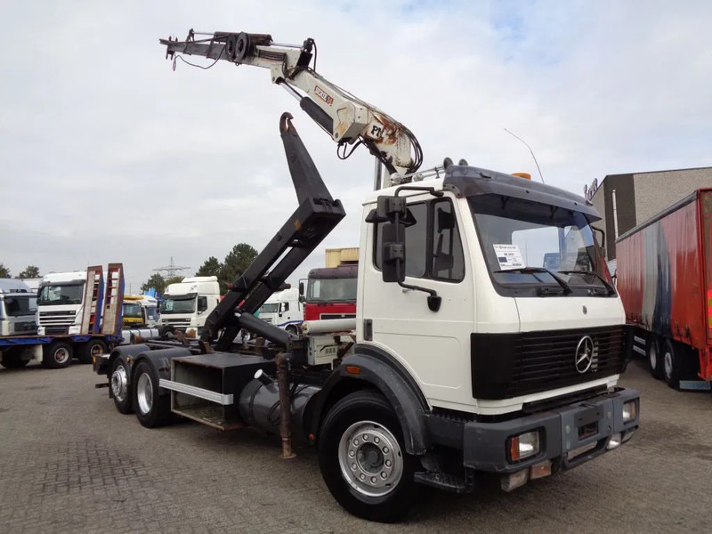 Mercedes-Benz SK 2433 SK 2433 + Semi-Auto + PTO + PM Serie 14 Crane + 3 pedals - Camião grua: foto 3 Mercedes-Benz SK 2433 SK 2433 + Semi-Auto + PTO + PM Serie 14 Crane + 3 pedals - Camião grua: foto 3