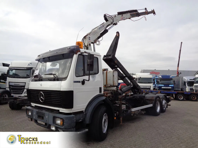 Mercedes-Benz SK 2433 SK 2433 + Semi-Auto + PTO + PM Serie 14 Crane + 3 pedals - Camião grua: foto 1 Mercedes-Benz SK 2433 SK 2433 + Semi-Auto + PTO + PM Serie 14 Crane + 3 pedals - Camião grua: foto 1