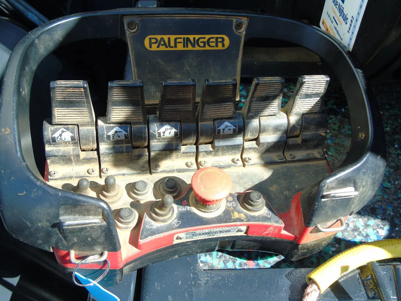 Scania P 380 + PALFINGER 18.500 5x EXTENTION + 6X2 + STEERING AXLE + REMOTE - Camião grua: foto 5 Scania P 380 + PALFINGER 18.500 5x EXTENTION + 6X2 + STEERING AXLE + REMOTE - Camião grua: foto 5