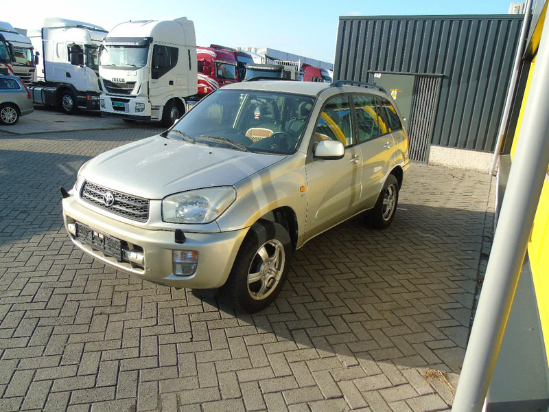 Toyota RAV4 + 4X4 + AUTOMAT + PETROL - SUV: foto 2 Toyota RAV4 + 4X4 + AUTOMAT + PETROL - SUV: foto 2