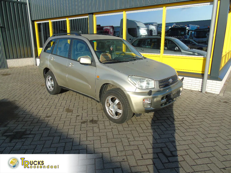 Toyota RAV4 + 4X4 + AUTOMAT + PETROL - SUV: foto 1 Toyota RAV4 + 4X4 + AUTOMAT + PETROL - SUV: foto 1