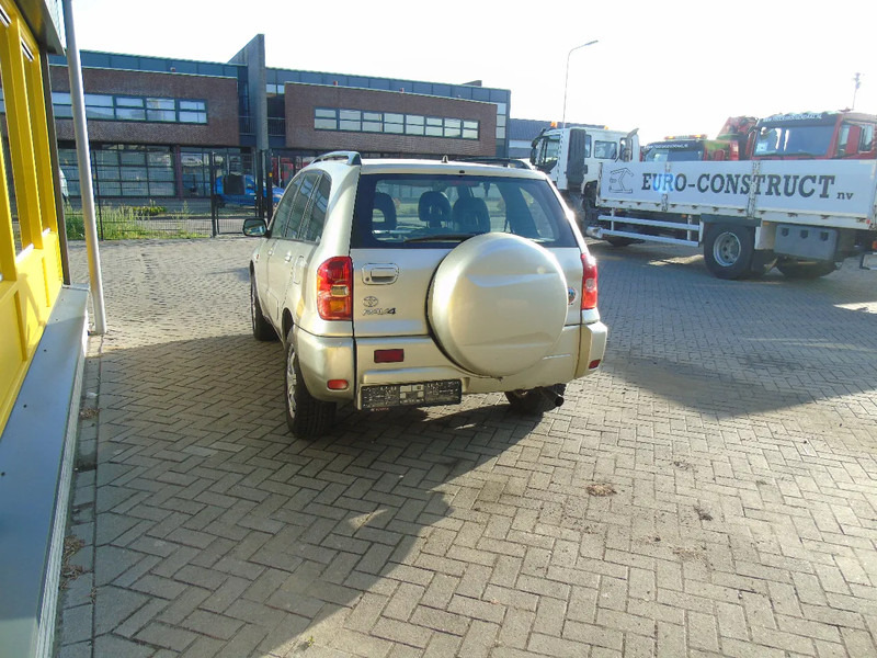 Toyota RAV4 + 4X4 + AUTOMAT + PETROL - SUV: foto 5 Toyota RAV4 + 4X4 + AUTOMAT + PETROL - SUV: foto 5