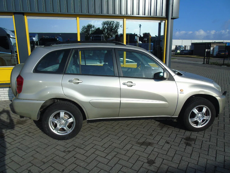 Toyota RAV4 + 4X4 + AUTOMAT + PETROL - SUV: foto 3 Toyota RAV4 + 4X4 + AUTOMAT + PETROL - SUV: foto 3