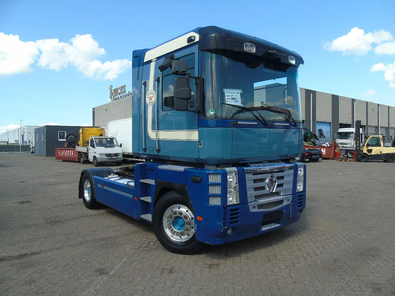 Renault Magnum 460DXI + EURO 5 - Tractor: foto 2 Renault Magnum 460DXI + EURO 5 - Tractor: foto 2