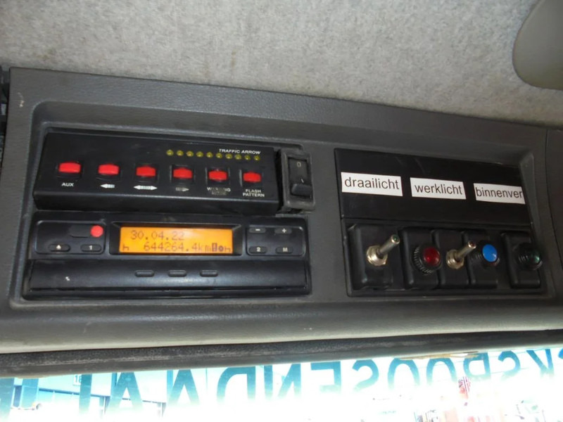 Camião de caixa aberta/ Plataforma Volvo FL 220 + Manual + HMF 150 crane: foto 15