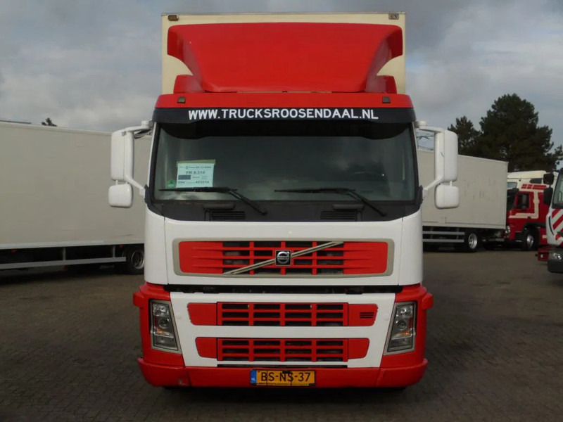 Volvo FM 9.310 + Euro 5 + Manual + Horse transport - Camião transportador de contêineres/ Caixa móvel: foto 2 Volvo FM 9.310 + Euro 5 + Manual + Horse transport - Camião transportador de contêineres/ Caixa móvel: foto 2