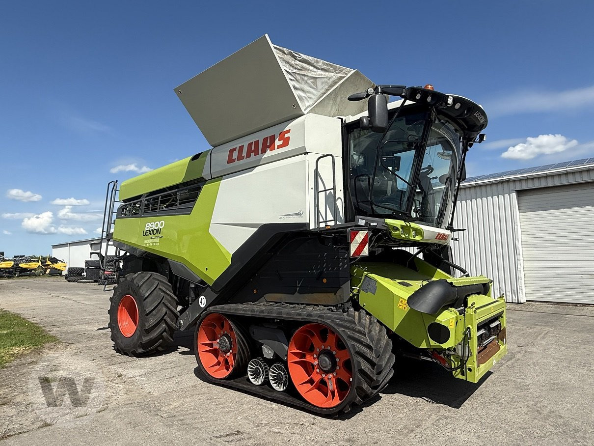 CLAAS Lexion 8900 TT - Ceifeira debulhadora: foto 1 CLAAS Lexion 8900 TT - Ceifeira debulhadora: foto 1