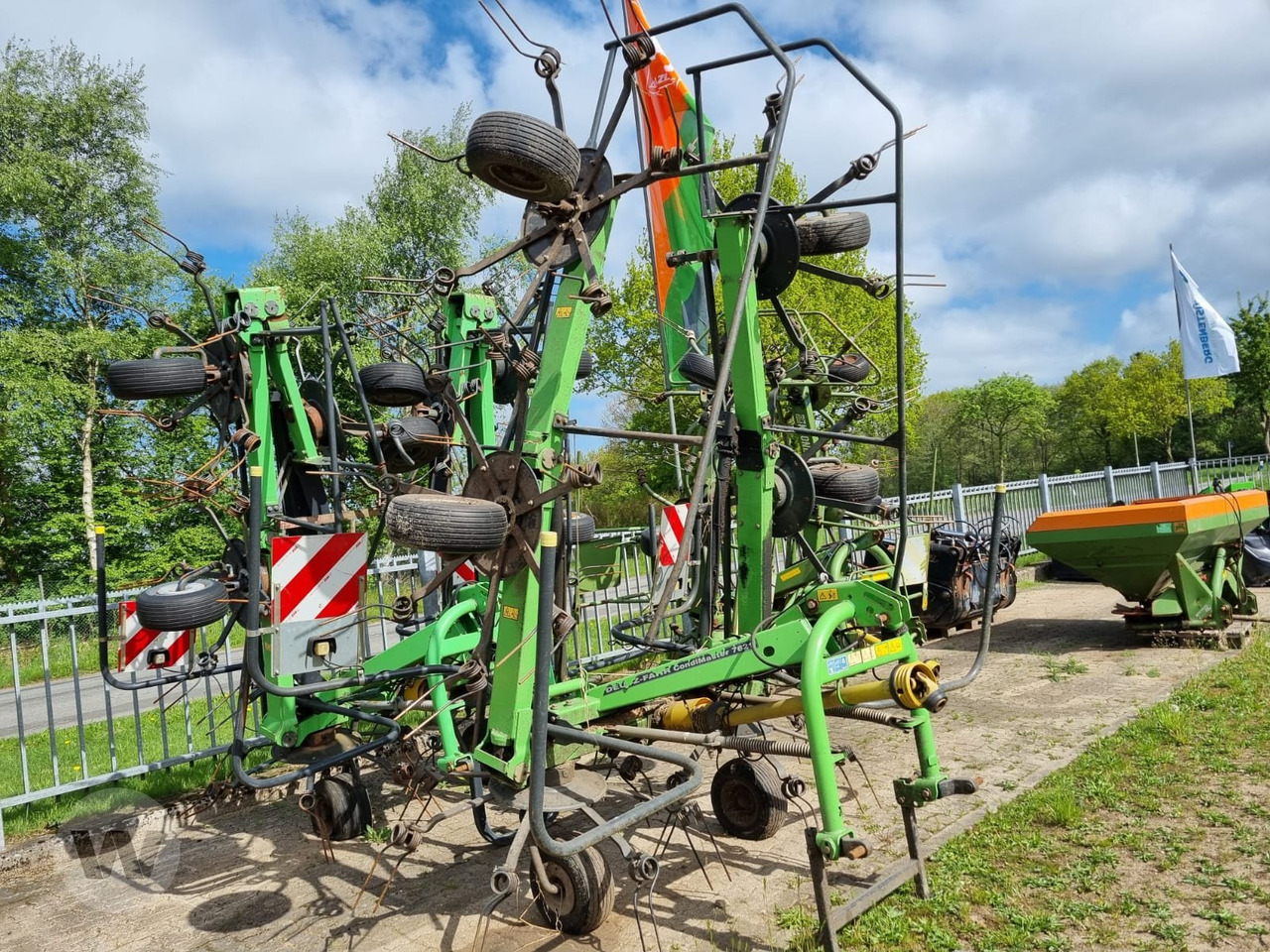 Deutz-Fahr Condimaster 7621 - Ancinho enleirador: foto 3 Deutz-Fahr Condimaster 7621 - Ancinho enleirador: foto 3