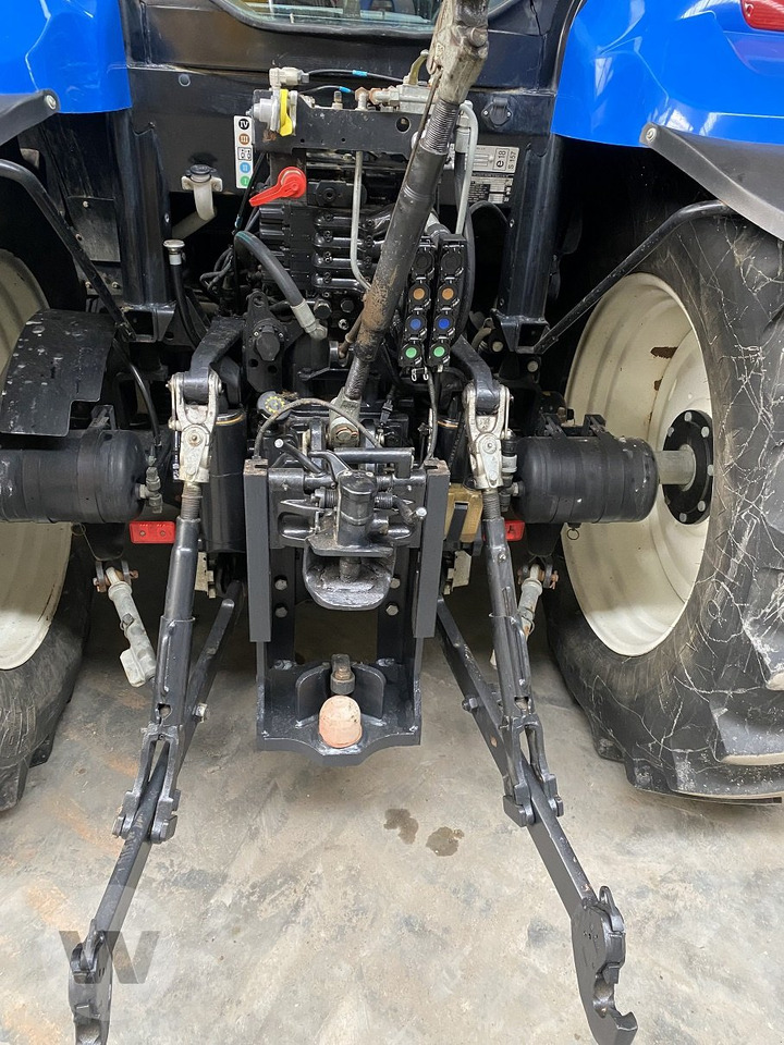 New Holland T6020 Elite - Trator: foto 4 New Holland T6020 Elite - Trator: foto 4