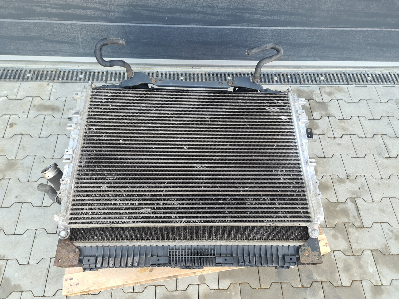MERCEDES ATEGO ANTOS / EURO 6 / COOLER SET / INTERCOOLER / WATER COOLER / WORLDWIDE DELIVERY - Radiador: foto 3 MERCEDES ATEGO ANTOS / EURO 6 / COOLER SET / INTERCOOLER / WATER COOLER / WORLDWIDE DELIVERY - Radiador: foto 3