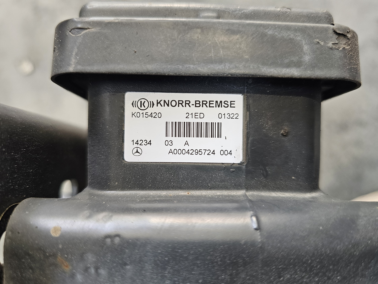 MERCEDES-BENZ ACTROS MP4 / FRONT EBS VALVE / K015420 / A0004295724 - Válvula de freio: foto 2 MERCEDES-BENZ ACTROS MP4 / FRONT EBS VALVE / K015420 / A0004295724 - Válvula de freio: foto 2
