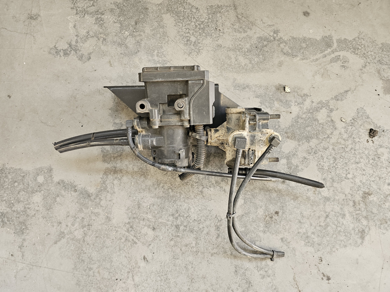 MERCEDES-BENZ ACTROS MP4 / FRONT EBS VALVE / K015420 / A0004295724 - Válvula de freio: foto 1 MERCEDES-BENZ ACTROS MP4 / FRONT EBS VALVE / K015420 / A0004295724 - Válvula de freio: foto 1