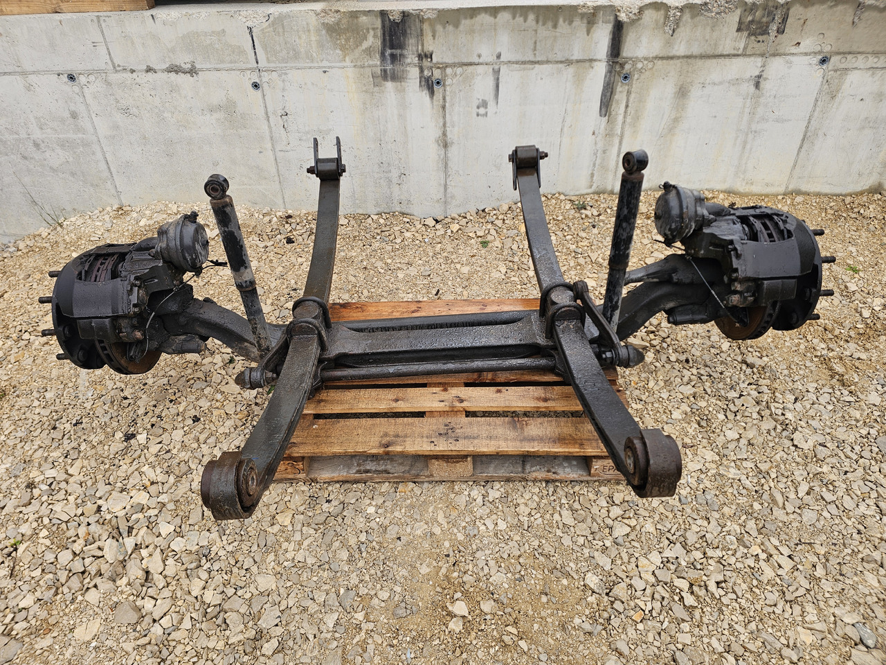 RENAULT MAGNUM DXI / COMPLETE FRONT AXLE / HUB SPRING - Eixo dianteiro: foto 2 RENAULT MAGNUM DXI / COMPLETE FRONT AXLE / HUB SPRING - Eixo dianteiro: foto 2