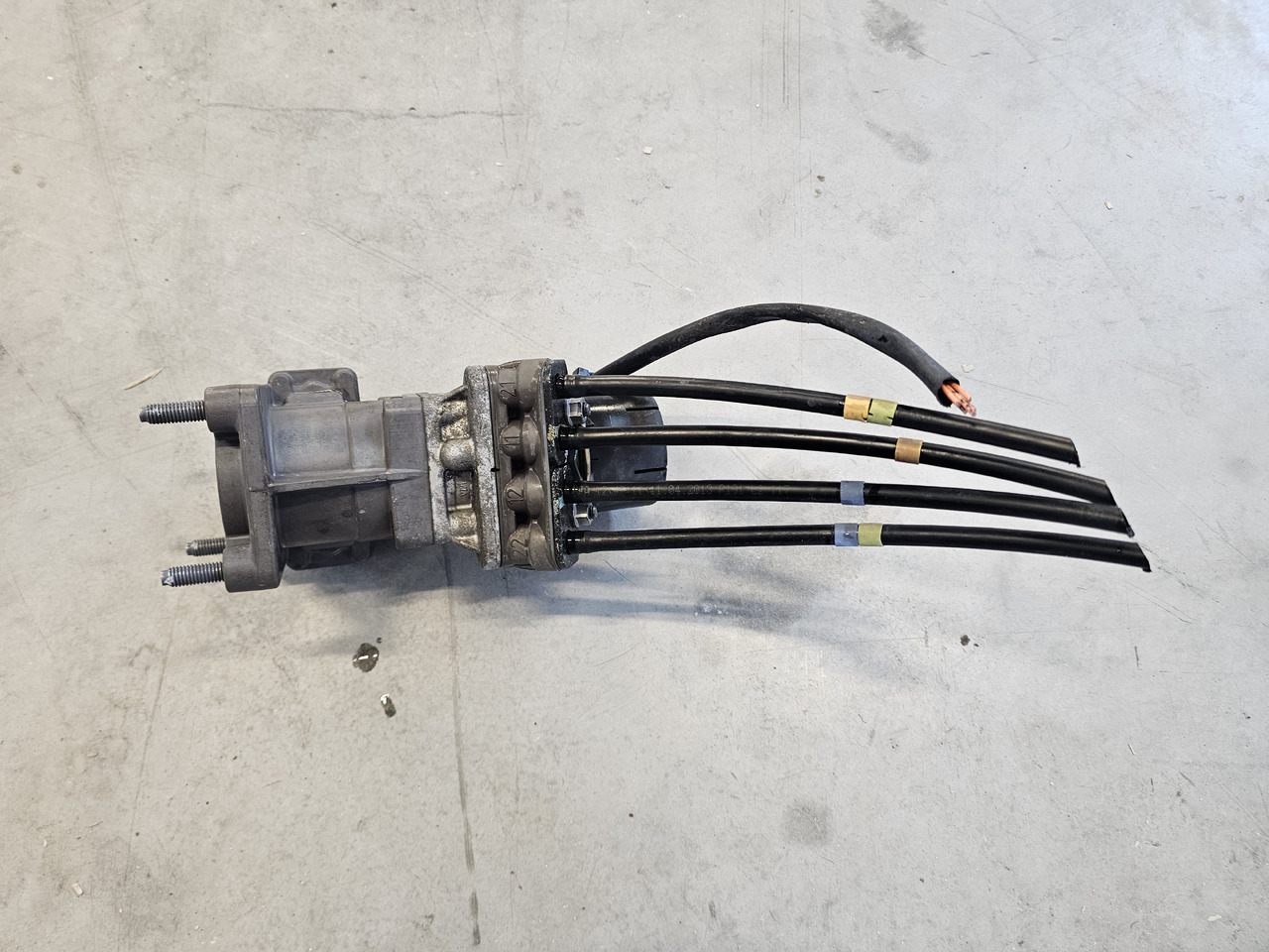 RENAULT PEDAL BRAKE VALVE / K040158 / 21390589 - Válvula de freio: foto 3 RENAULT PEDAL BRAKE VALVE / K040158 / 21390589 - Válvula de freio: foto 3