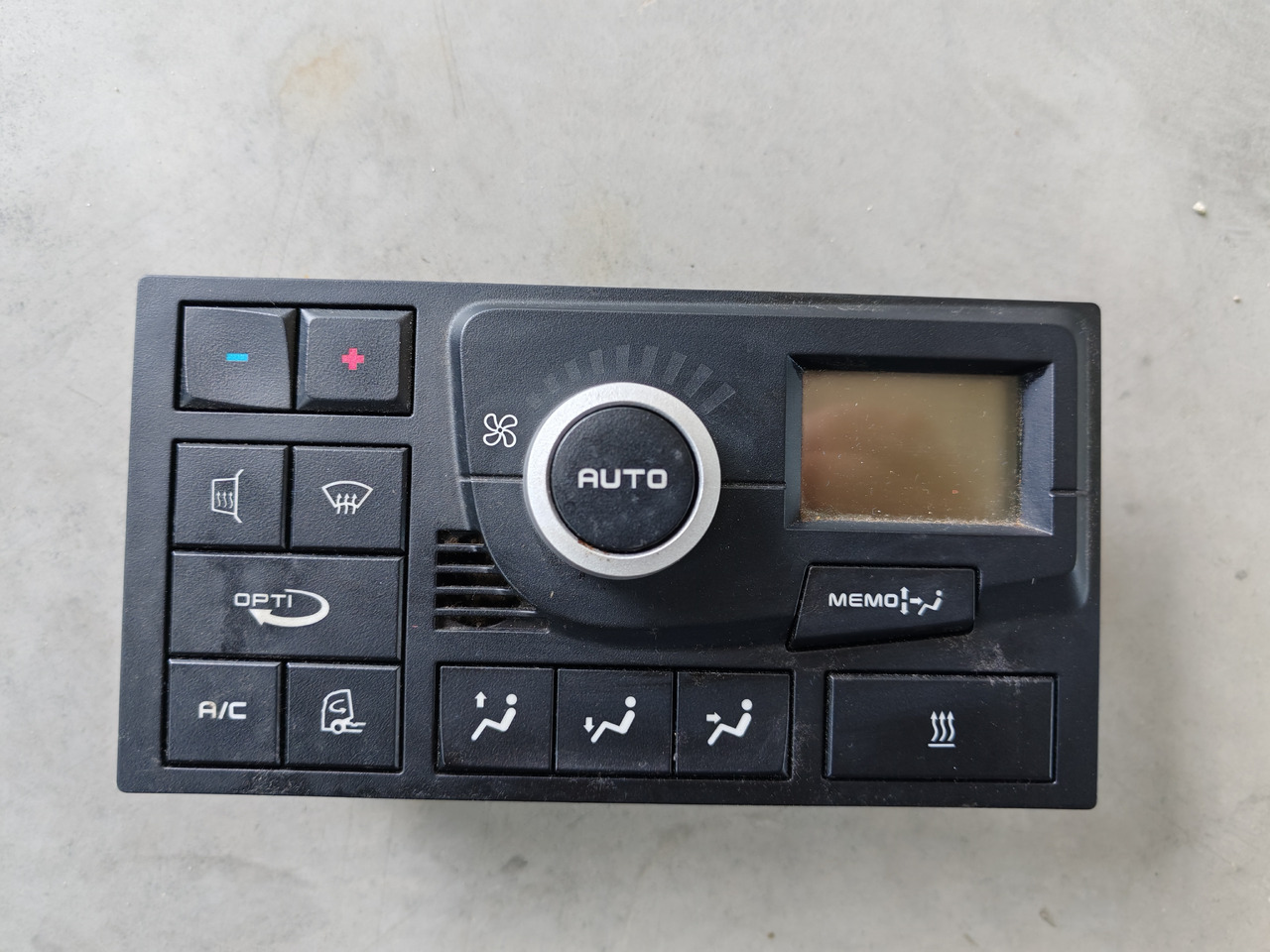 RENAULT RANGE T / AC CONTROL PANEL / 22247443 - Peça de ar condicionado: foto 1 RENAULT RANGE T / AC CONTROL PANEL / 22247443 - Peça de ar condicionado: foto 1