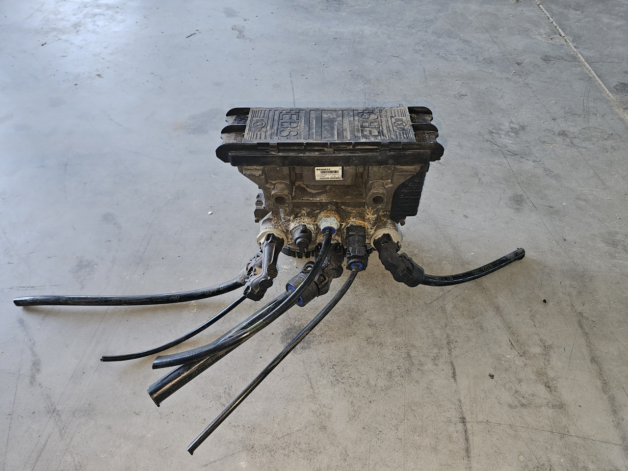 RENAULT RANGE T / REAR EBS VALVE / K102266 22225566 - Válvula de freio: foto 4 RENAULT RANGE T / REAR EBS VALVE / K102266 22225566 - Válvula de freio: foto 4