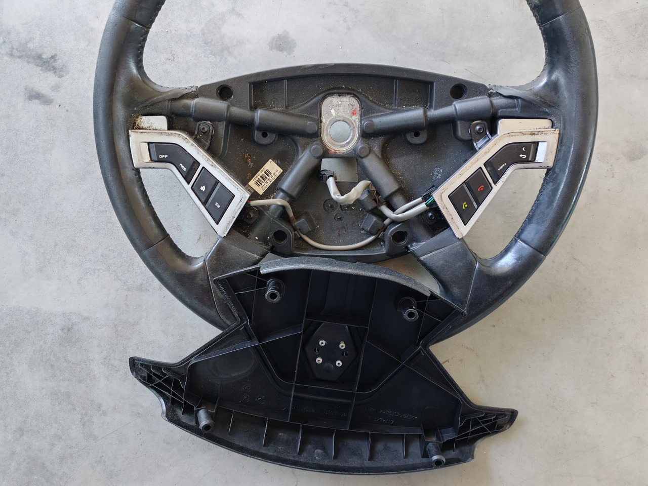 RENAULT RANGE T / STEERING WHEEL / 7484519945 - Volante de direção: foto 2 RENAULT RANGE T / STEERING WHEEL / 7484519945 - Volante de direção: foto 2
