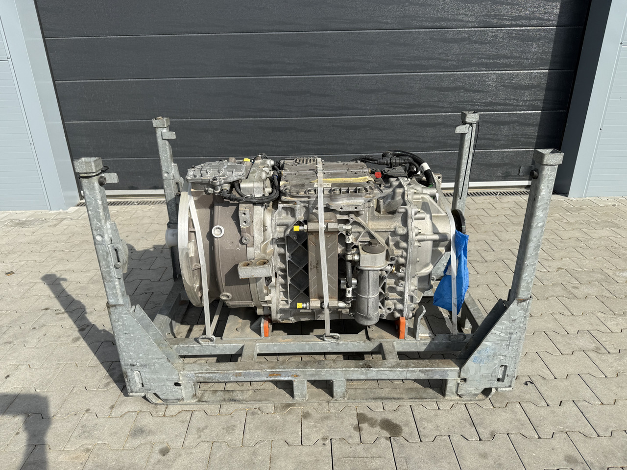VOLVO BUS HYBRID Automatic gearbox AT2412F electric motor EMDS120 (EMD300B) / NEW - Caixa de velocidade por Ônibus urbano: foto 2 VOLVO BUS HYBRID Automatic gearbox AT2412F electric motor EMDS120 (EMD300B) / NEW - Caixa de velocidade por Ônibus urbano: foto 2