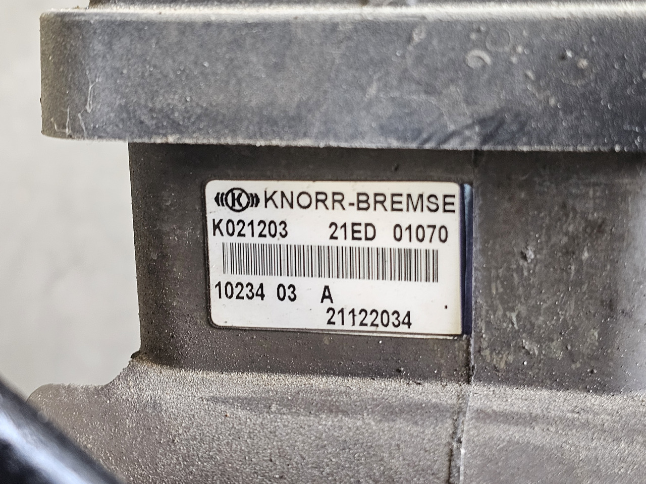 VOLVO FH FM / EBS BRAKE VALVE FRONT / 21122034 - Válvula de freio: foto 3 VOLVO FH FM / EBS BRAKE VALVE FRONT / 21122034 - Válvula de freio: foto 3