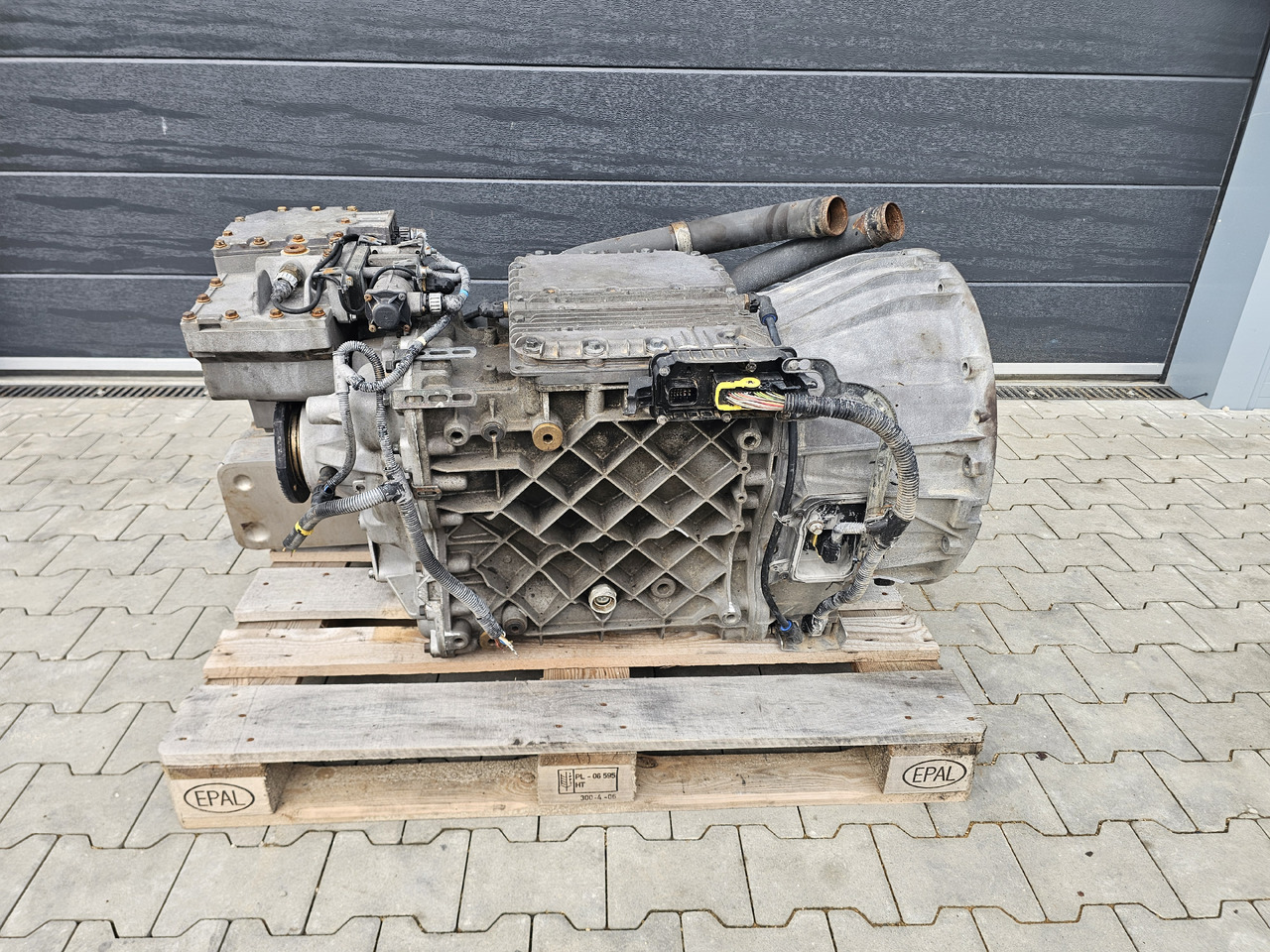 VOLVO FH FM FMX / SPO2812 / RETARDER / CRAWLER / COMPLETE GEARBOX - Caixa de velocidade: foto 1 VOLVO FH FM FMX / SPO2812 / RETARDER / CRAWLER / COMPLETE GEARBOX - Caixa de velocidade: foto 1