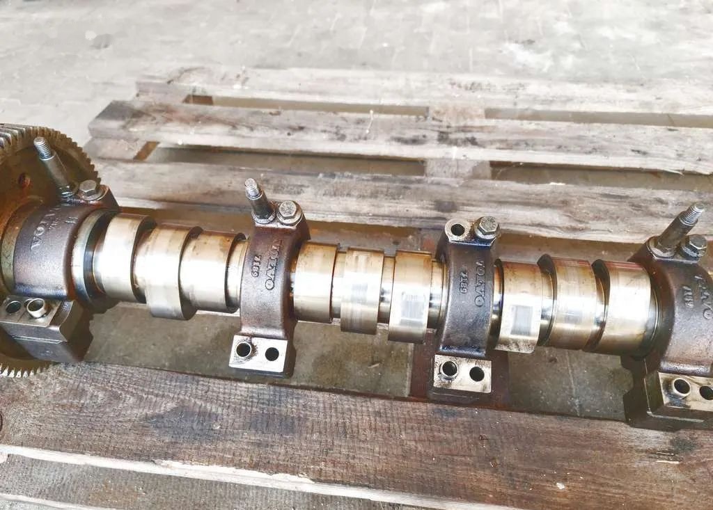 VOLVO FH12 D12 CAMSHAFT / 3165224 / WORLDWIDE DELIVERY - Árvore de cames por Camião: foto 1 VOLVO FH12 D12 CAMSHAFT / 3165224 / WORLDWIDE DELIVERY - Árvore de cames por Camião: foto 1