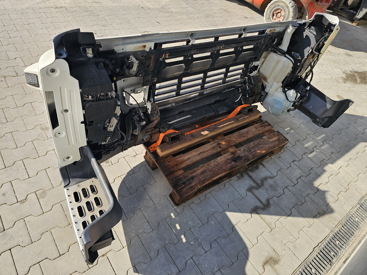 VOLVO FM3 EUR0 5 / COMPLETE BUMPER - Para-choque: foto 4 VOLVO FM3 EUR0 5 / COMPLETE BUMPER - Para-choque: foto 4