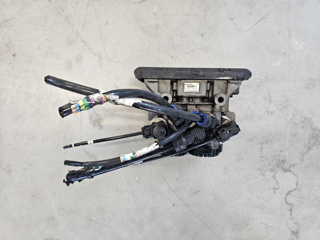 VOLVO REAR AXLE EBS BRAKE VALVE / K029247 / 2114975 - Válvula de freio: foto 2 VOLVO REAR AXLE EBS BRAKE VALVE / K029247 / 2114975 - Válvula de freio: foto 2