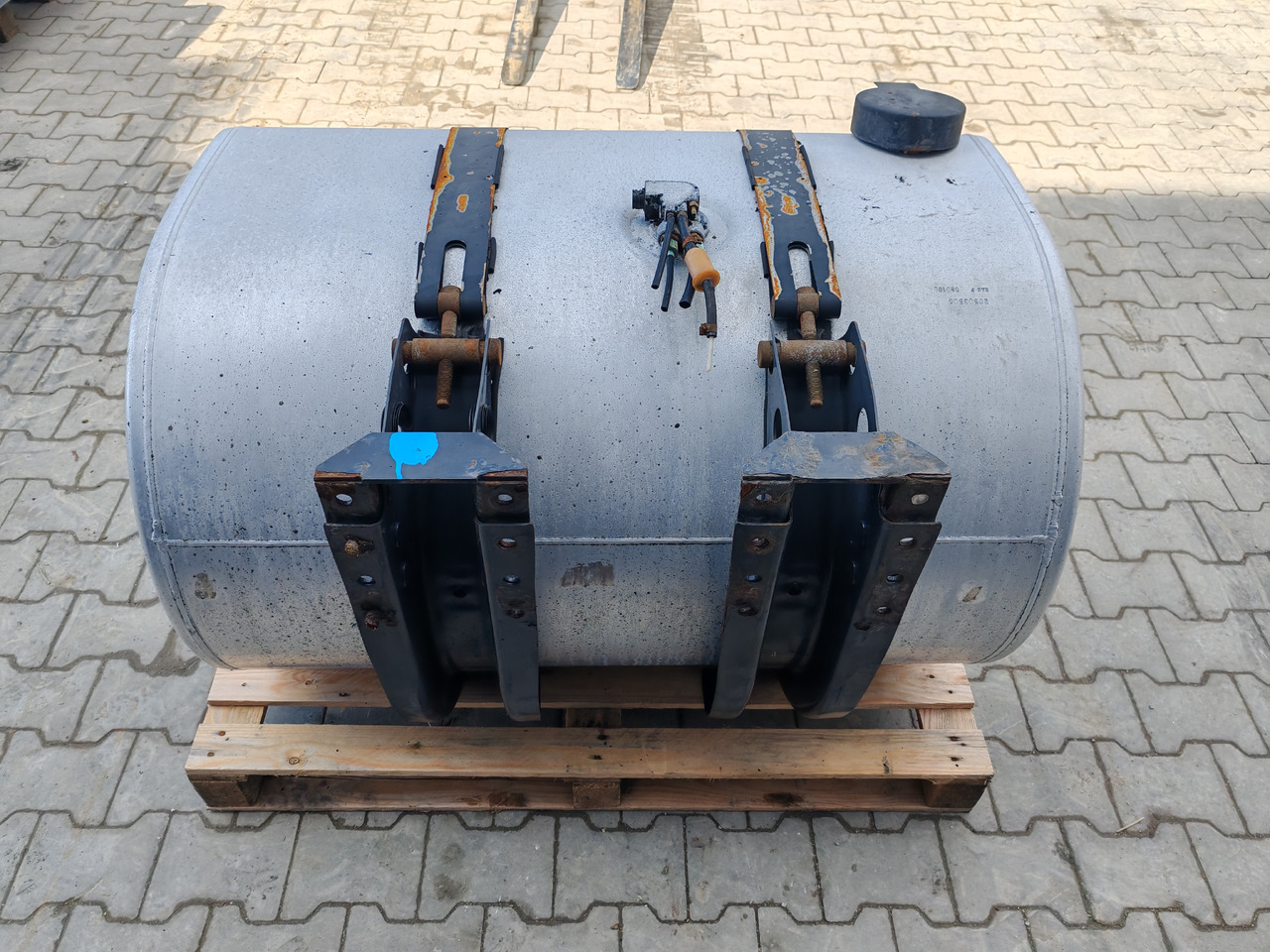 VOLVO RENAULT / ALU FUEL TANK / 113x69x71 / 450L / 20503506 - Tanque de combustível: foto 5 VOLVO RENAULT / ALU FUEL TANK / 113x69x71 / 450L / 20503506 - Tanque de combustível: foto 5