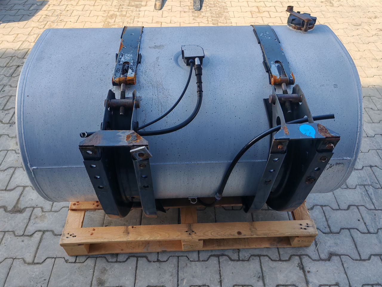 VOLVO RENAULT / ALU FUEL TANK / 125x69x71 / 510L / 21821397 - Tanque de combustível: foto 5 VOLVO RENAULT / ALU FUEL TANK / 125x69x71 / 510L / 21821397 - Tanque de combustível: foto 5