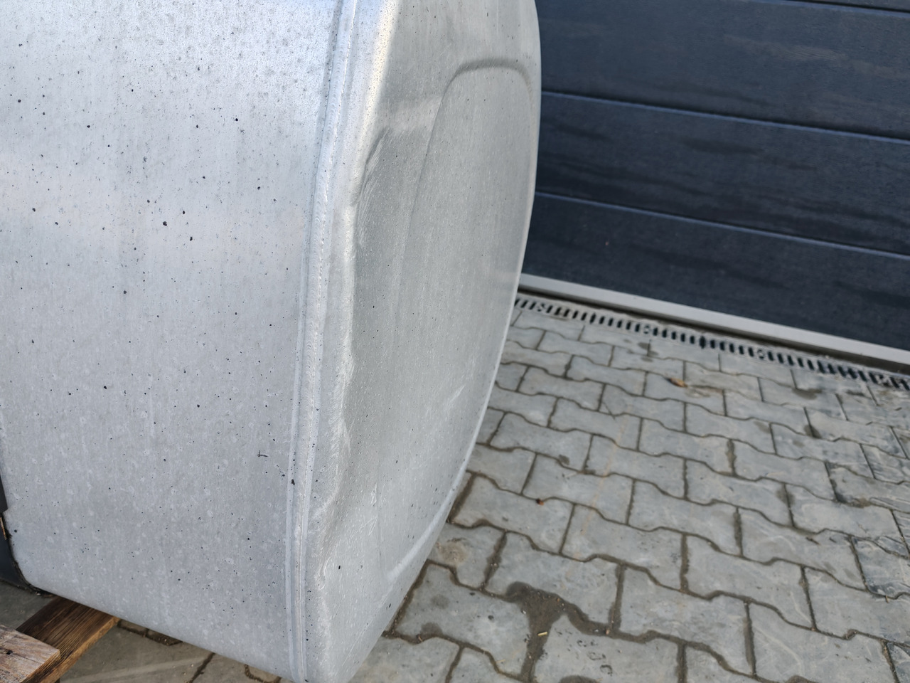 VOLVO RENAULT / ALU FUEL TANK / 162x68x71 / 650L / 21516455 - Tanque de combustível: foto 5 VOLVO RENAULT / ALU FUEL TANK / 162x68x71 / 650L / 21516455 - Tanque de combustível: foto 5