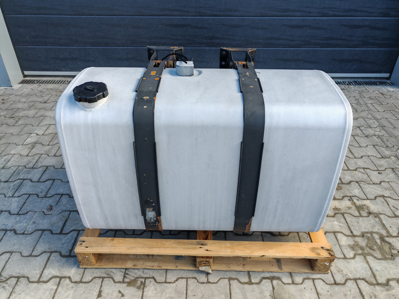 VOLVO RENAULT - Tanque de combustível: foto 2 VOLVO RENAULT - Tanque de combustível: foto 2