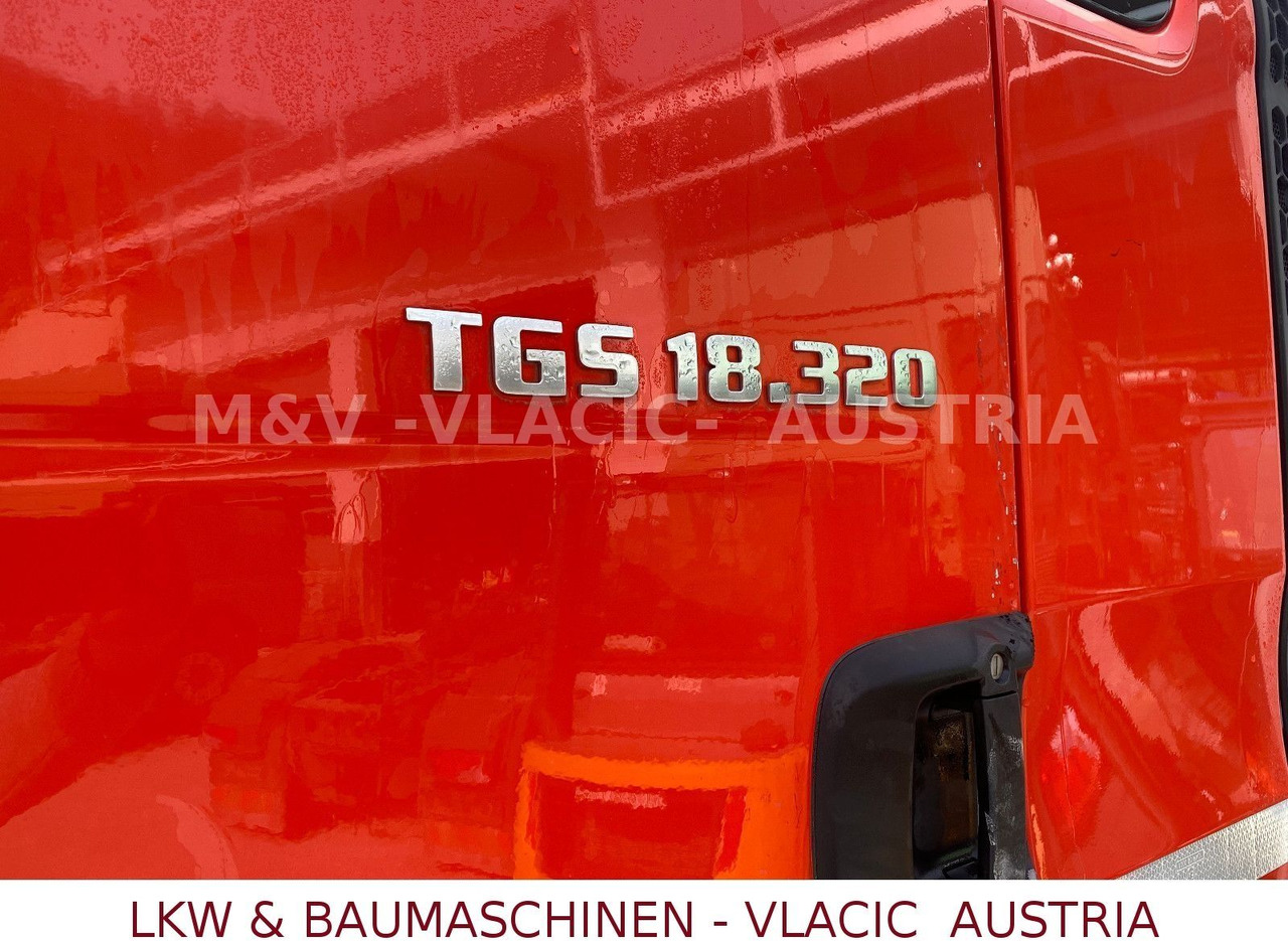 Camião frigorífico MAN 18.320 Kühlkoffer mit Fleischgehänge: foto 8 Camião frigorífico MAN 18.320 Kühlkoffer mit Fleischgehänge: foto 8