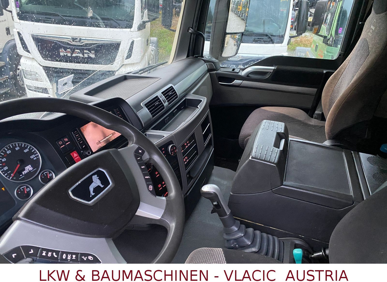 MAN 33.500 6x6 MIT KRAN PENZ - Camião de transporte de madeira, Camião grua: foto 5 MAN 33.500 6x6 MIT KRAN PENZ - Camião de transporte de madeira, Camião grua: foto 5