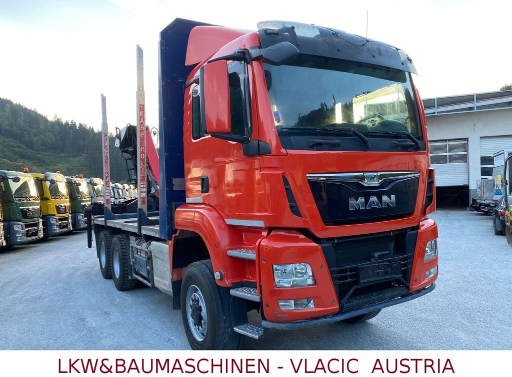 MAN TGS Holztransporter mit Kran Palfinger MAN TGS 33.480 6x6Holztransporter mit Kran Palfinger - Camião de transporte de madeira, Camião grua: foto 2 MAN TGS Holztransporter mit Kran Palfinger MAN TGS 33.480 6x6Holztransporter mit Kran Palfinger - Camião de transporte de madeira, Camião grua: foto 2