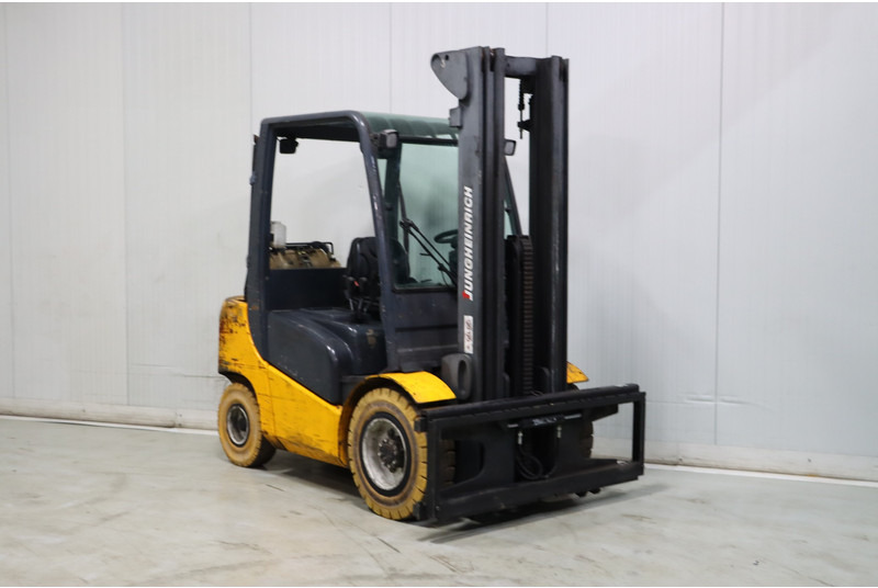 Jungheinrich TFG430S - Empilhadeira a gás: foto 1 Jungheinrich TFG430S - Empilhadeira a gás: foto 1